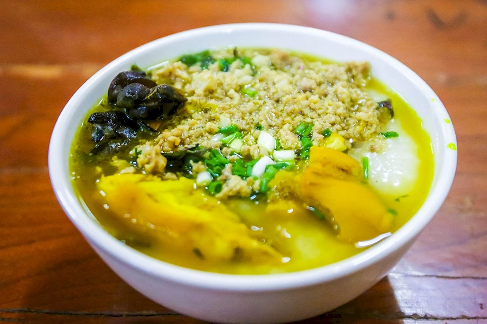 Au tau porridge is a signature dish of Ha Giang, commonly known as "bitter porridge" because of its distinctive bitterness